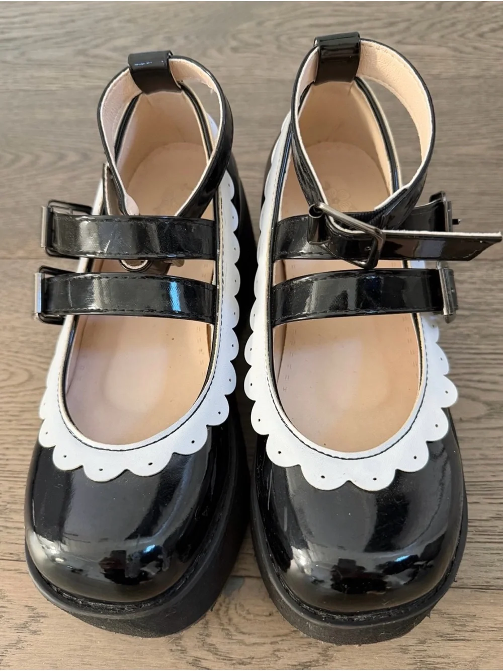Cosplay Black Patent Mary Jane Shoes with White Scallop Trim
